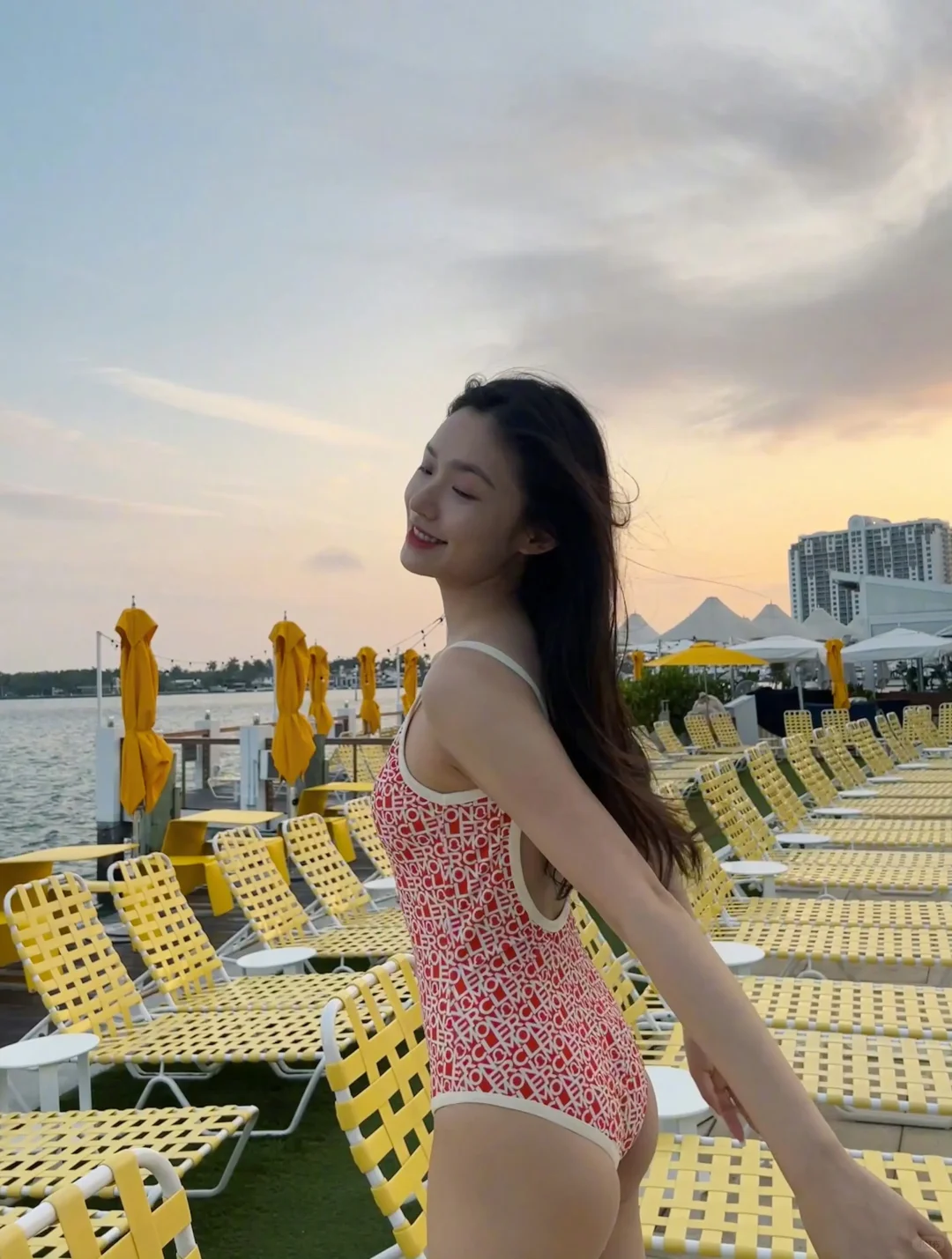 林允：极致美腿 玉足典范