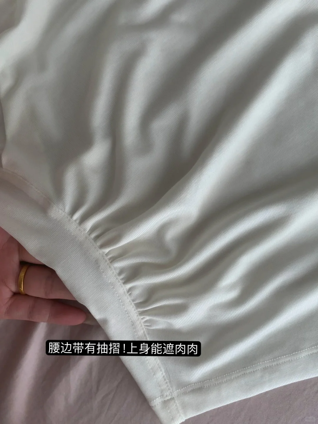 出逃斜肩两色上衣补啦浅春系穿搭