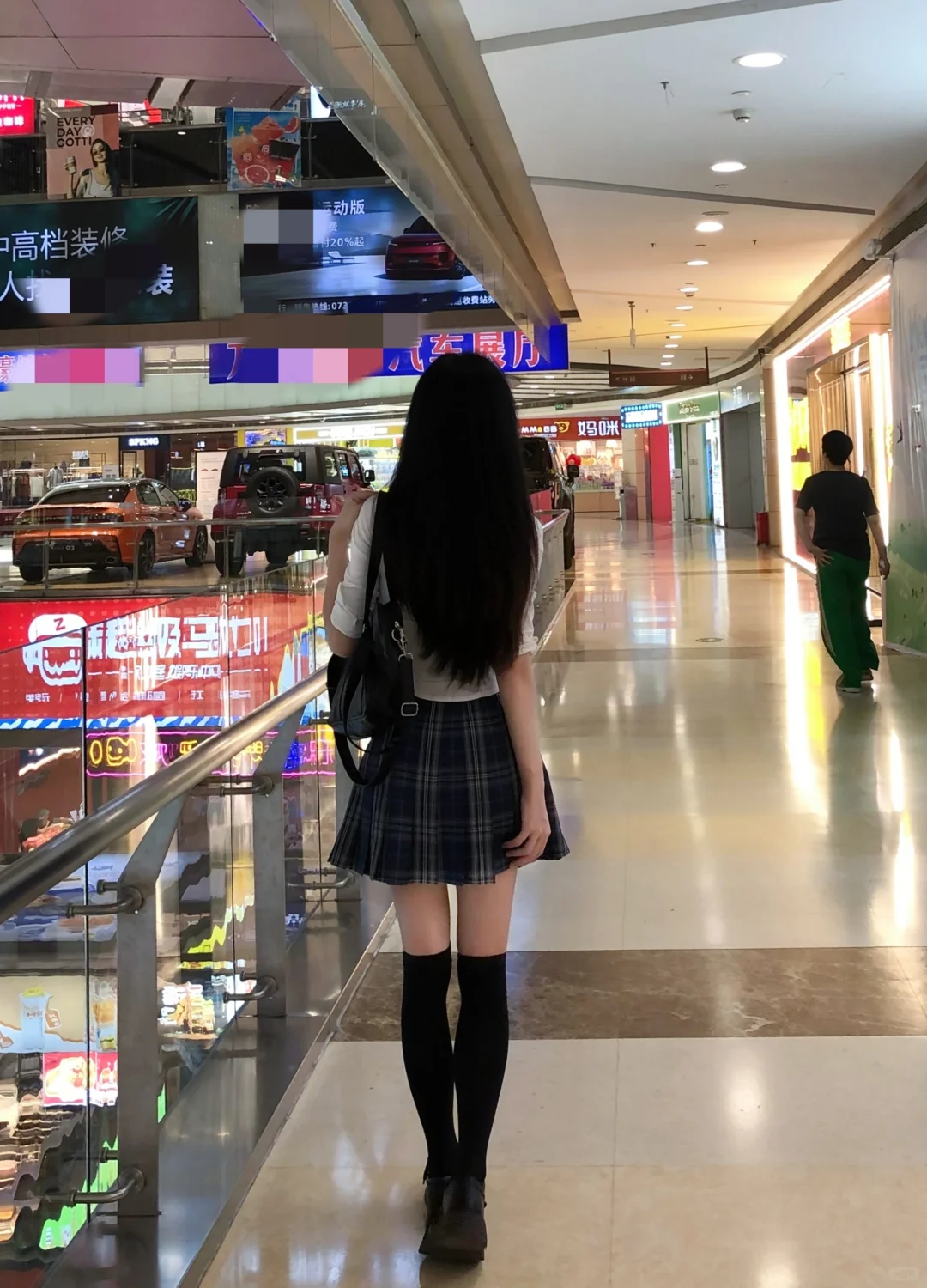 最近对这样的穿搭争议很大