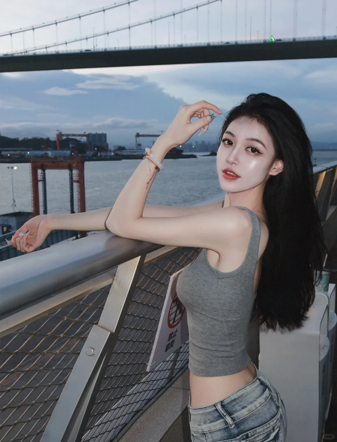 海边公园绝配就是吊带🥹