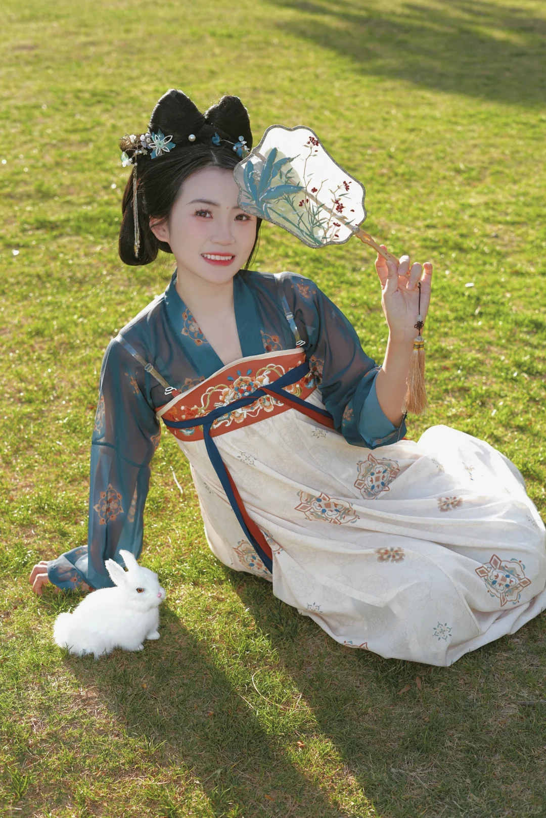 穿上汉服，仿佛穿越千年，走进了那个诗情画