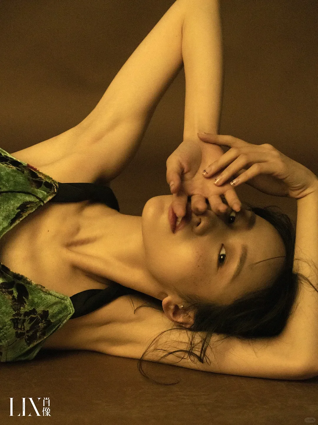 光影下的面部美学