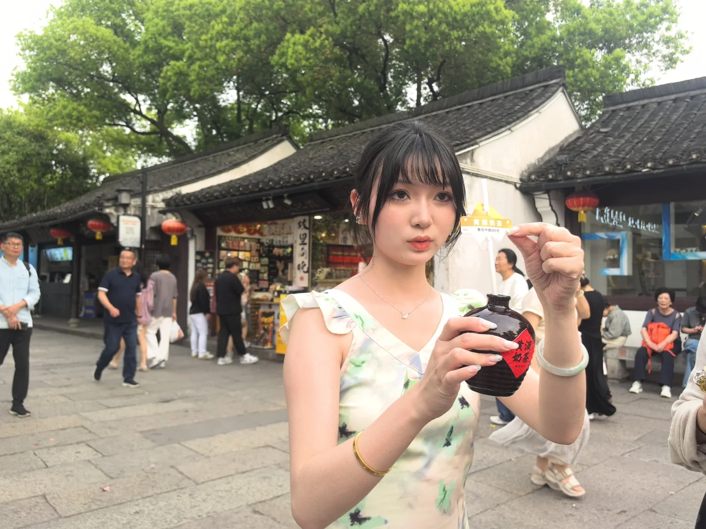 见到绍兴甜妹啦，跟我分享甲亢哥的直播细节