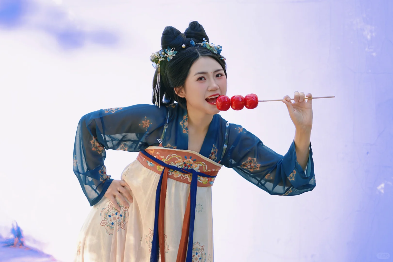 穿上汉服，仿佛穿越千年，走进了那个诗情画