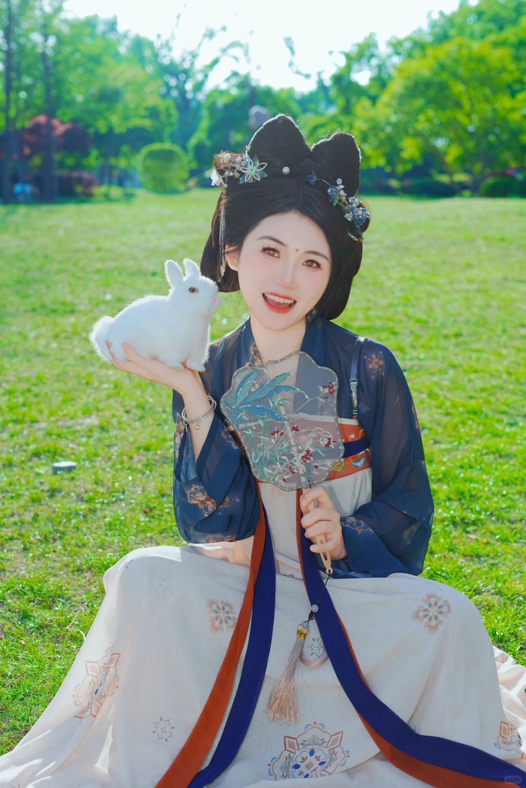 穿上汉服，仿佛穿越千年，走进了那个诗情画