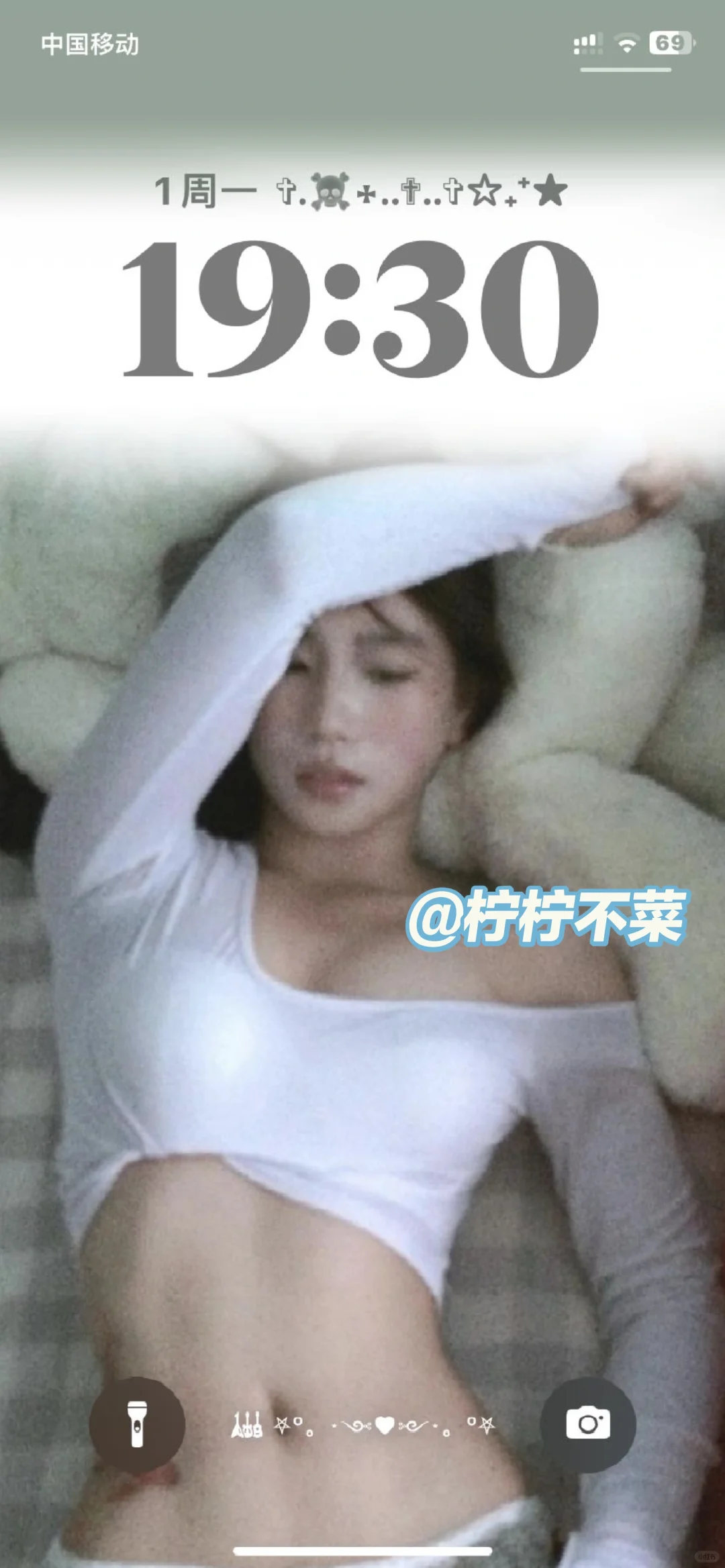 是谁还没拥有这张壁纸呢！！！！