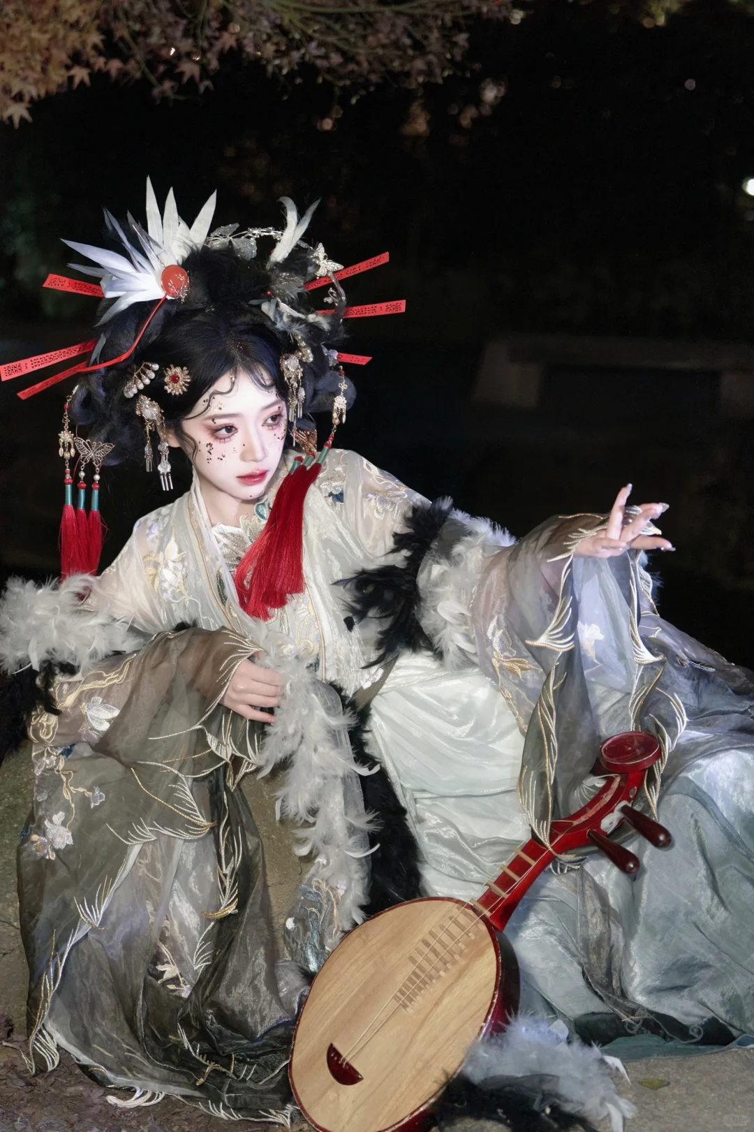 浮生暫寄梦中梦，世事如聞风里風