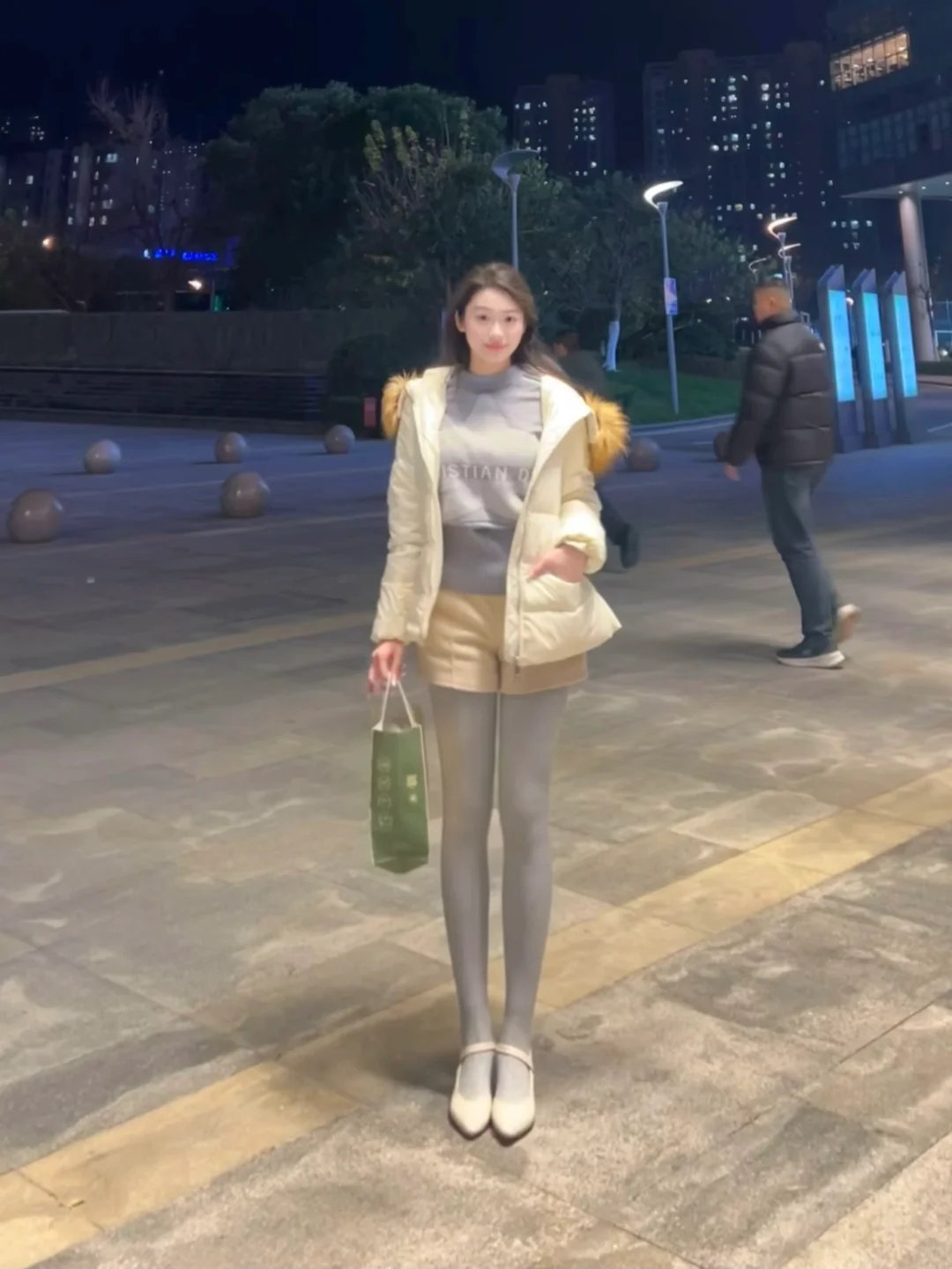 Greyyy🐰浅灰丝袜|来点长腿震撼
