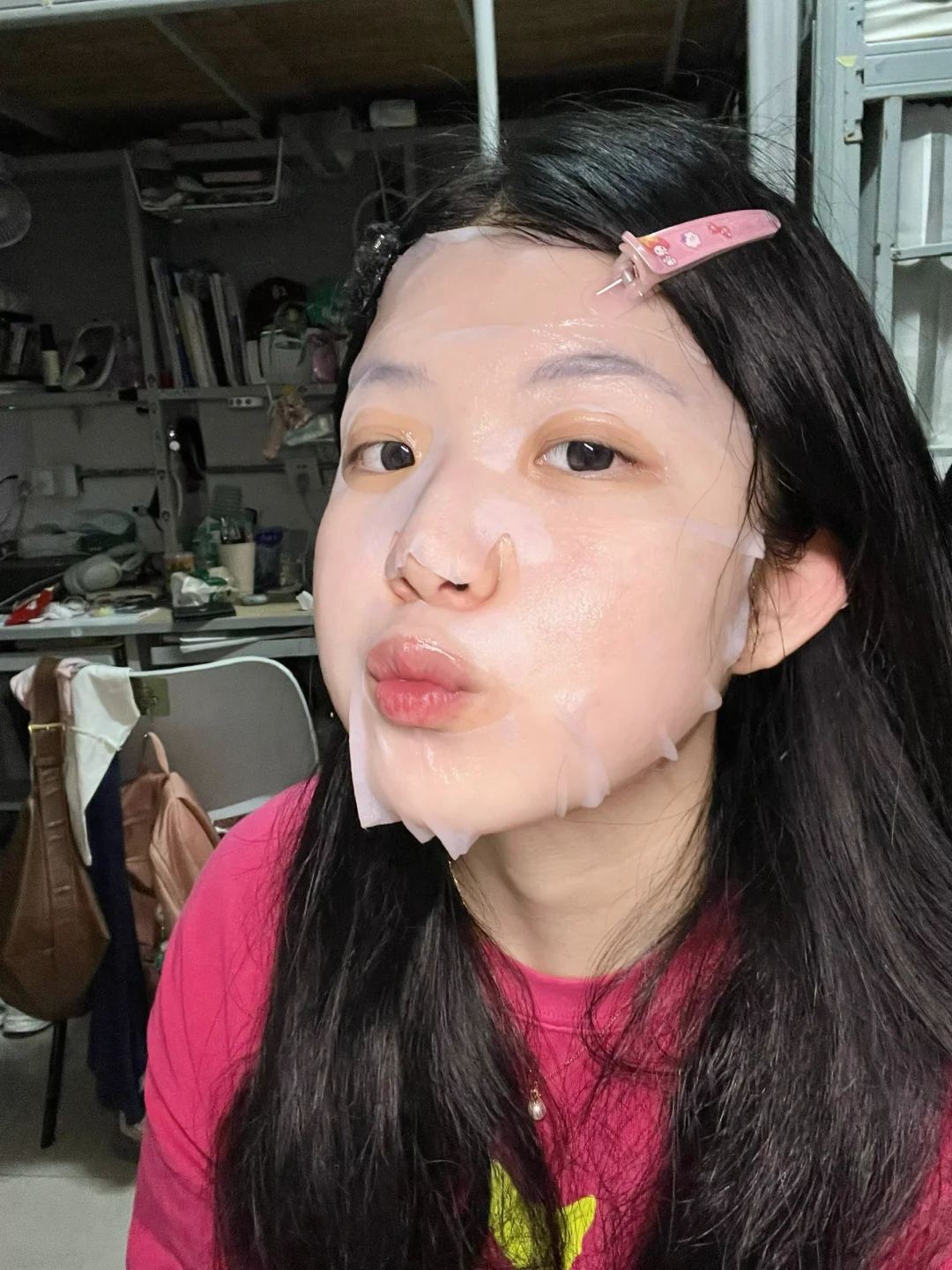 敷面膜的自己好可爱呀