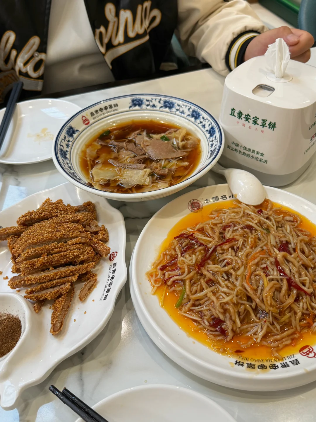 谁说保定鱼香肉丝是白的！？我的怎么…