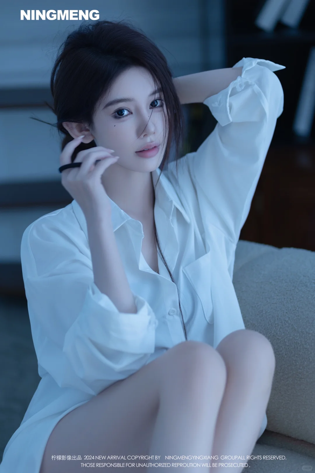 清冷感情绪破碎氛围感｜居家纯欲少女写真