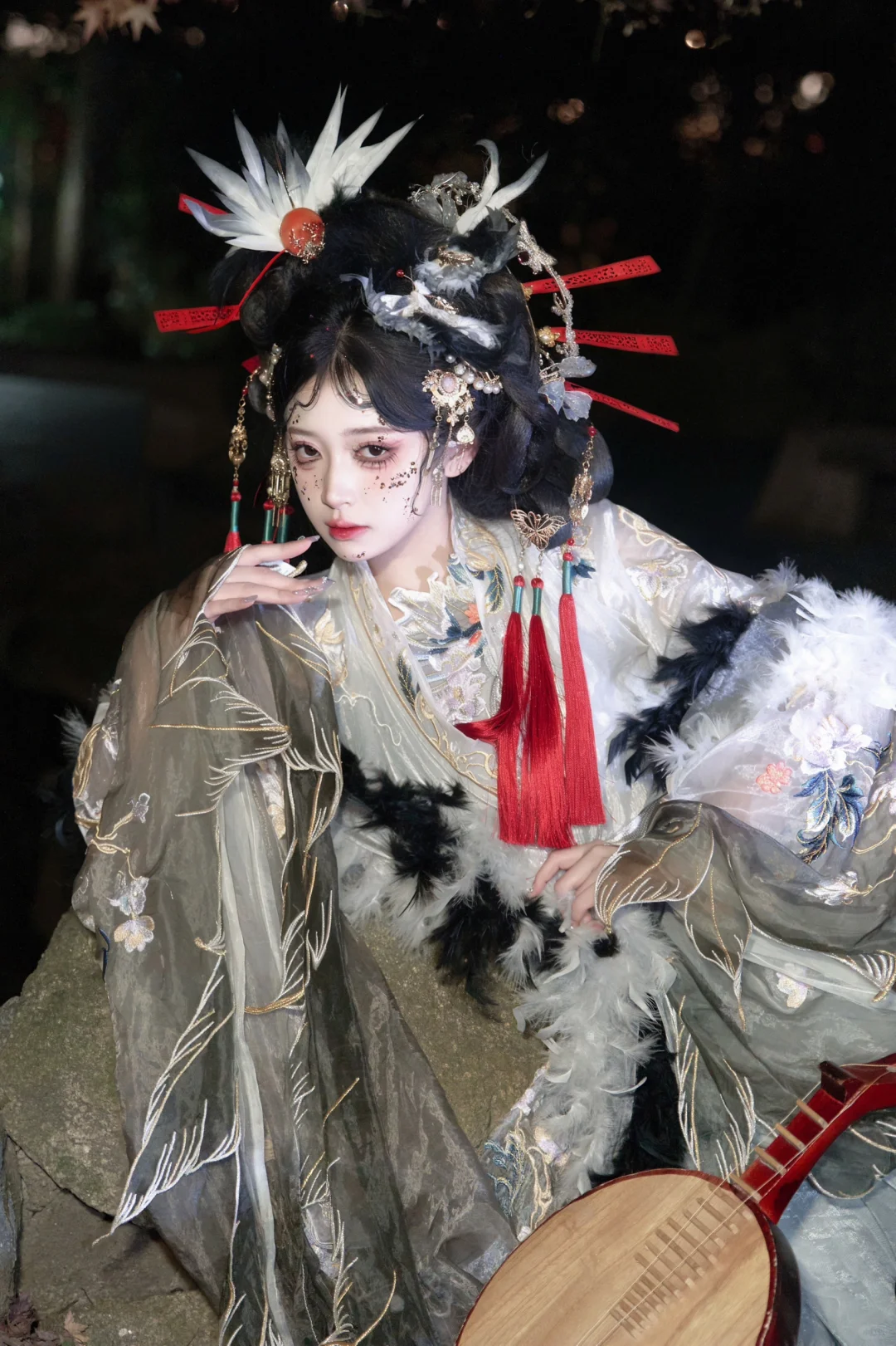 浮生暫寄梦中梦，世事如聞风里風