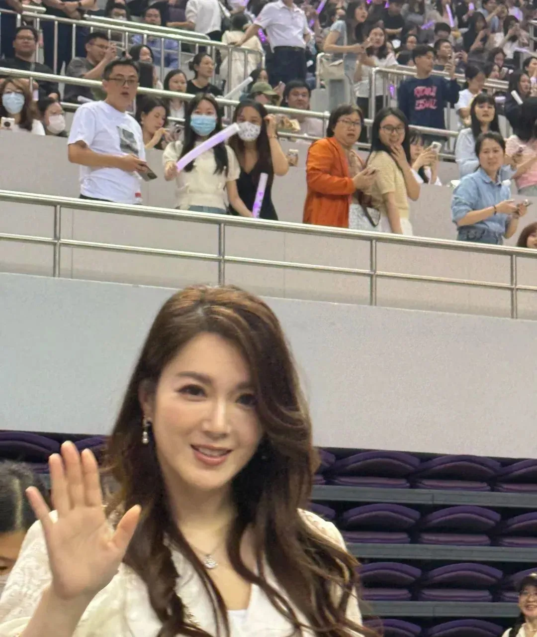 我Q...港星女神现实长这？？