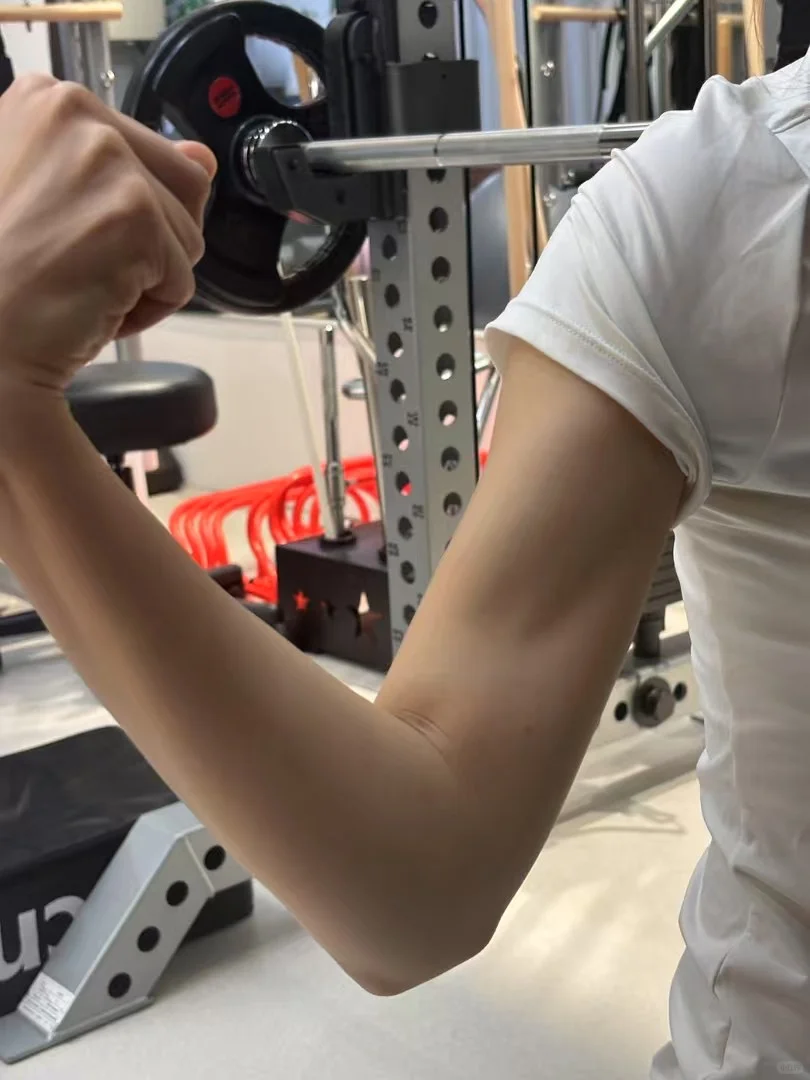 女生撸铁也是很优秀的