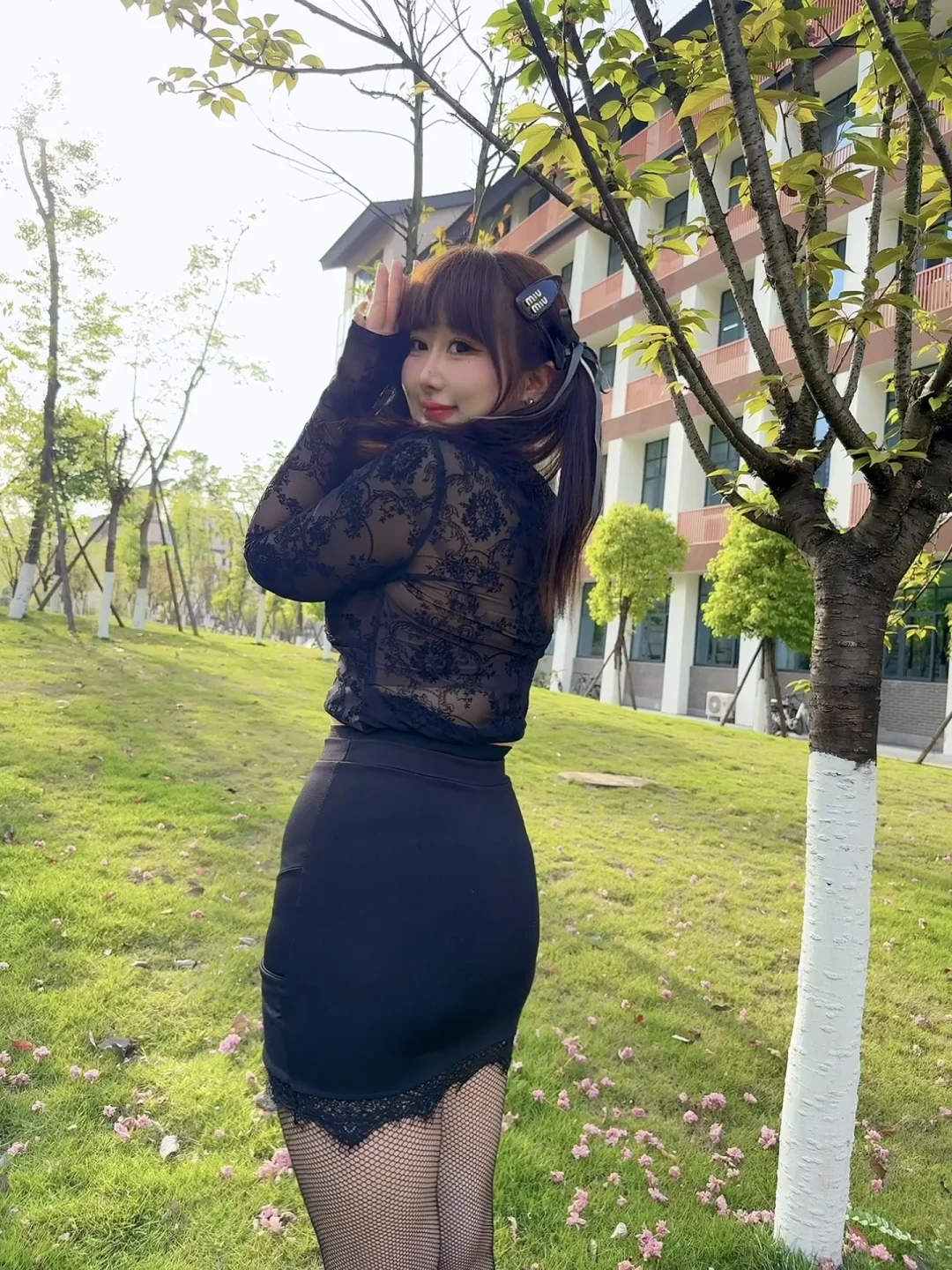 学校草坪真的适合拍照📷