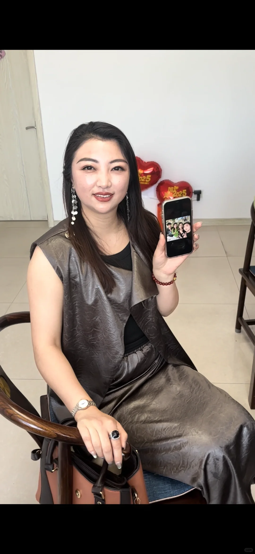 猜猜这个美女多大了？苹果原机拍摄