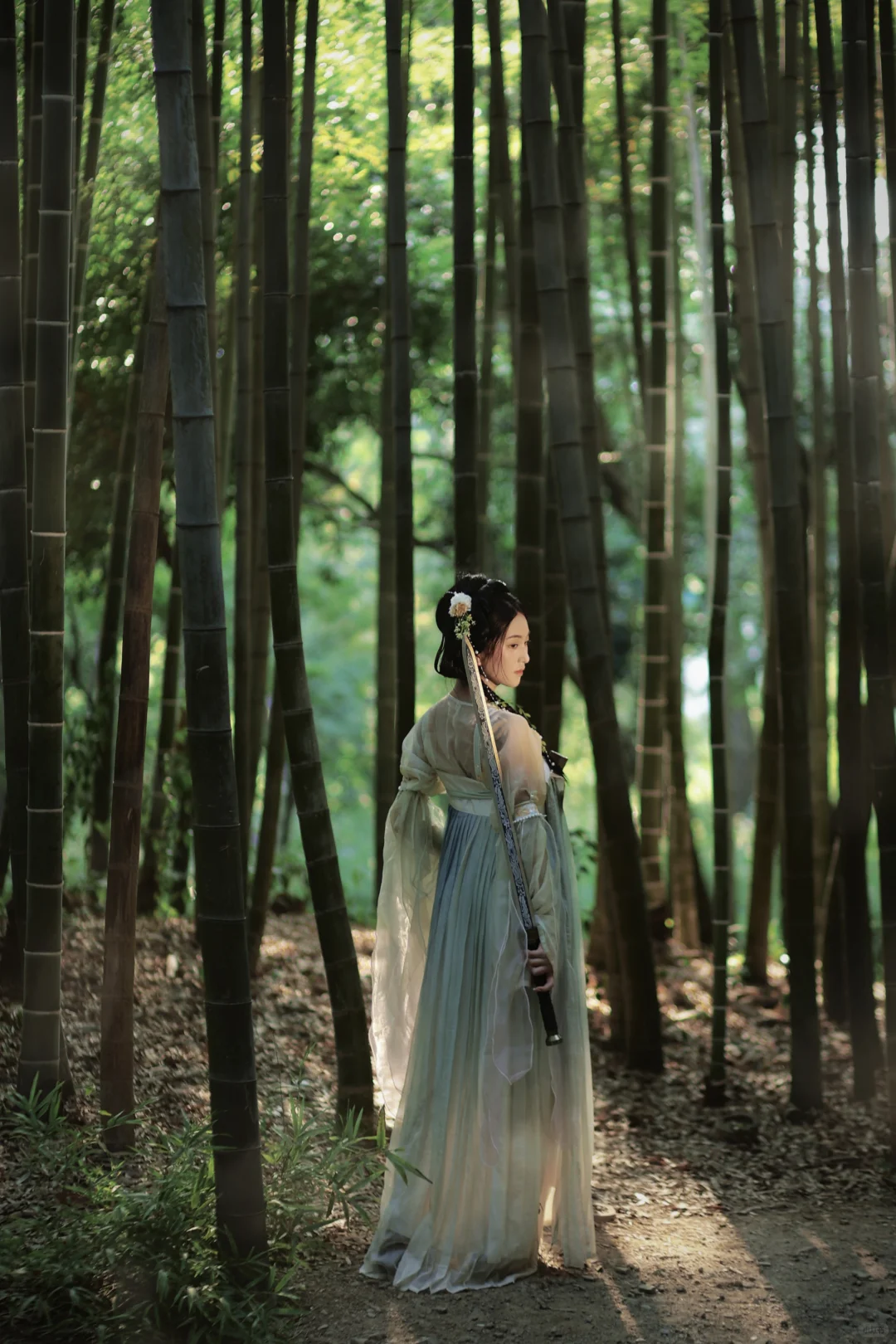 一剑舞红尘，女孩子也能超飒｜武侠小说女主