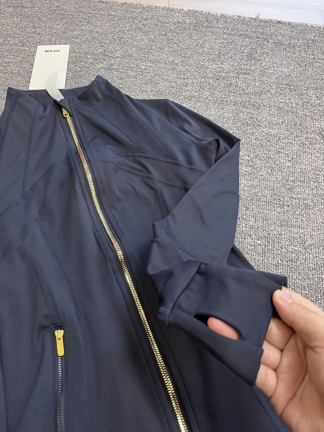 Lu门永存…上身秒瘦10斤的某“露”瑜伽服！