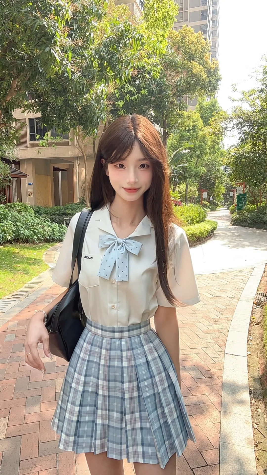 想当甜妹 无奈嘴一张像小学生(｡•́︿•̀｡)