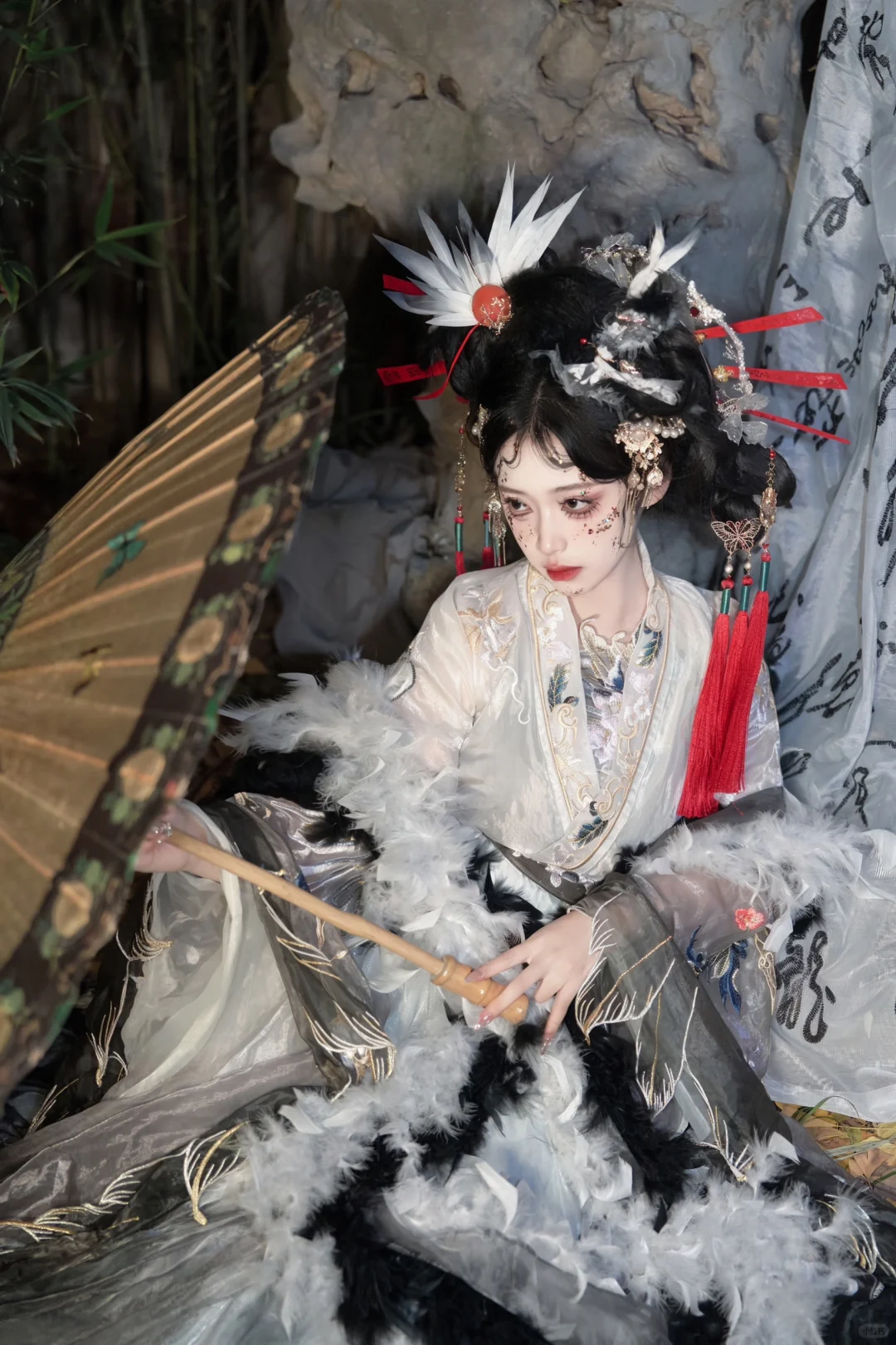 浮生暫寄梦中梦，世事如聞风里風
