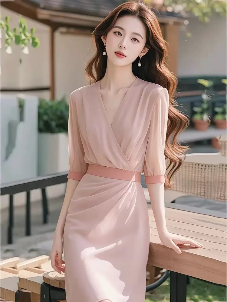 粉色连衣裙，显瘦必备👗