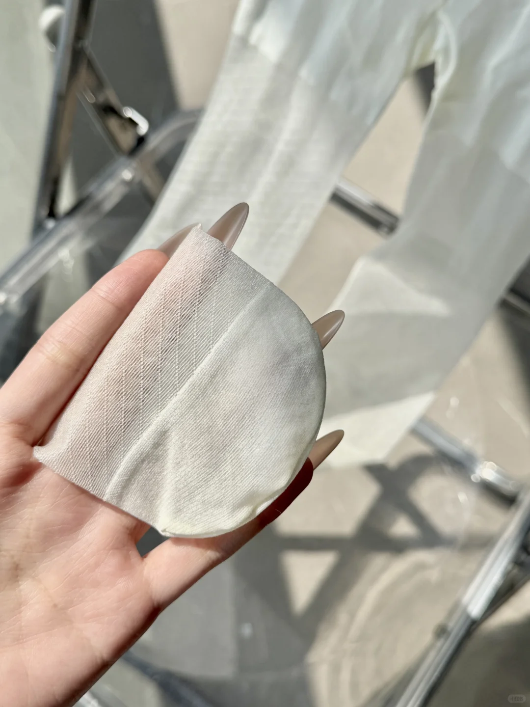 细看暗藏玄机的奶白丝袜…太温柔！