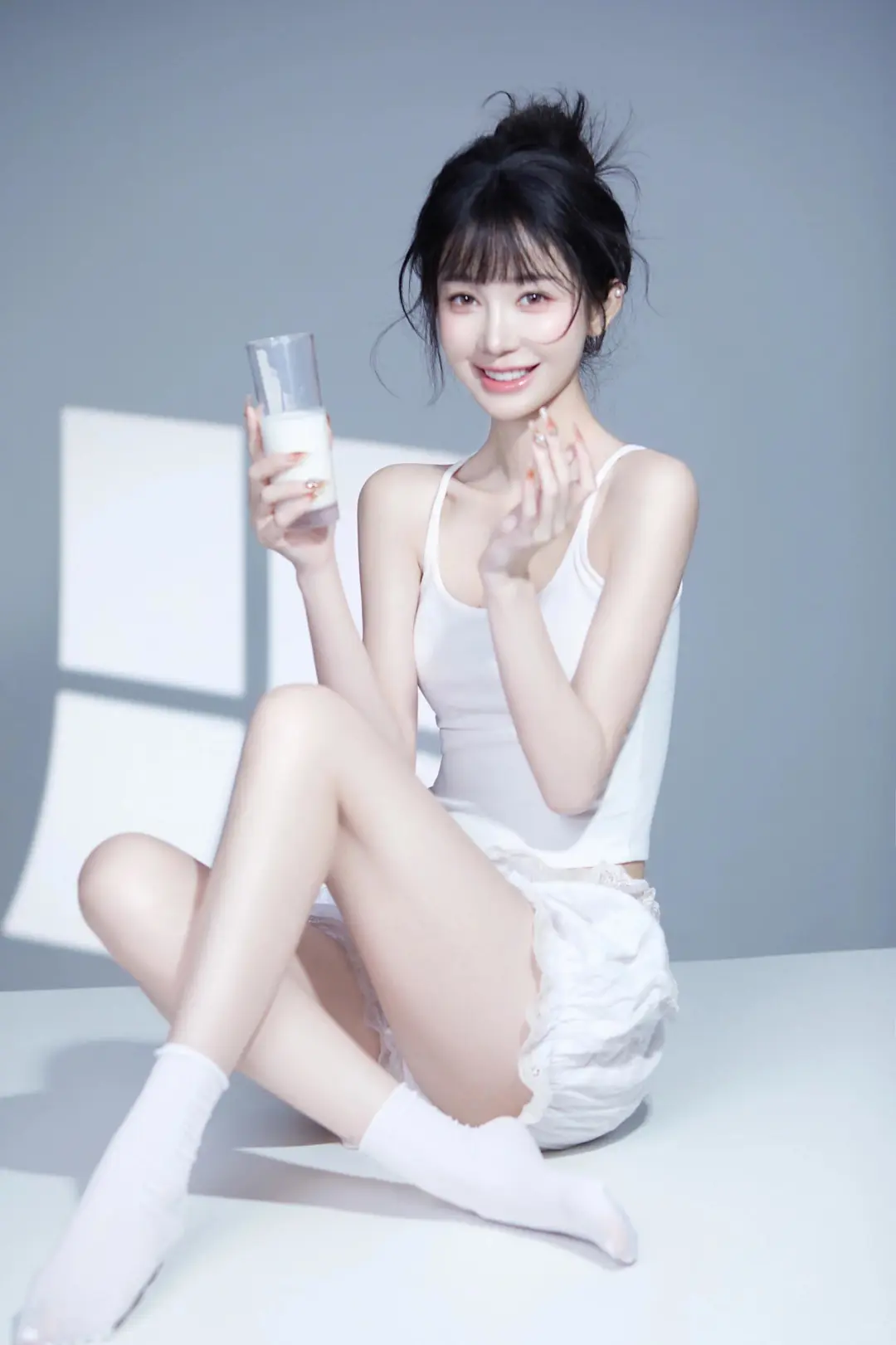 光影间的少女纯真姿态 个人写真 纯欲风
