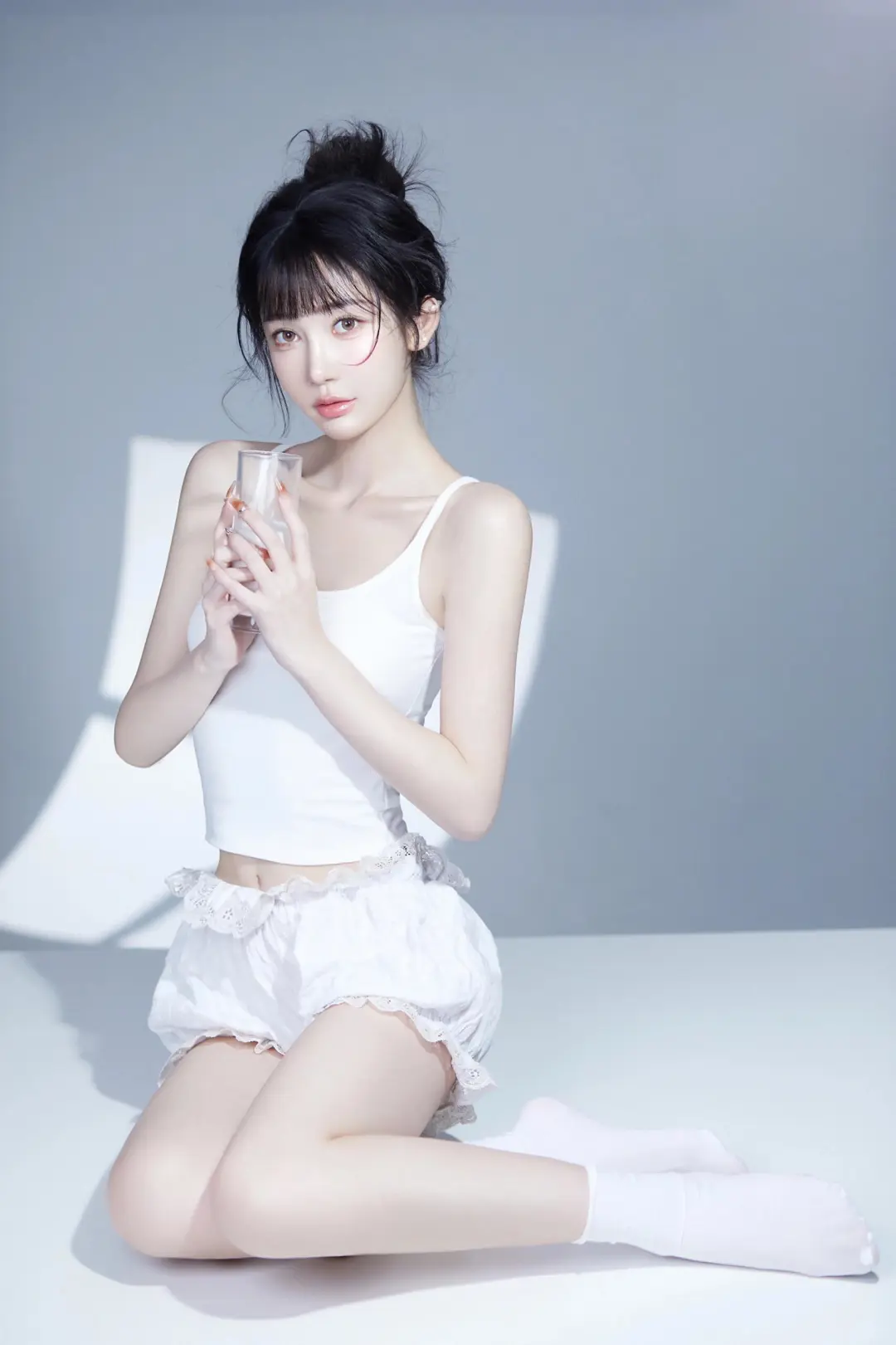 光影间的少女纯真姿态 个人写真 纯欲风