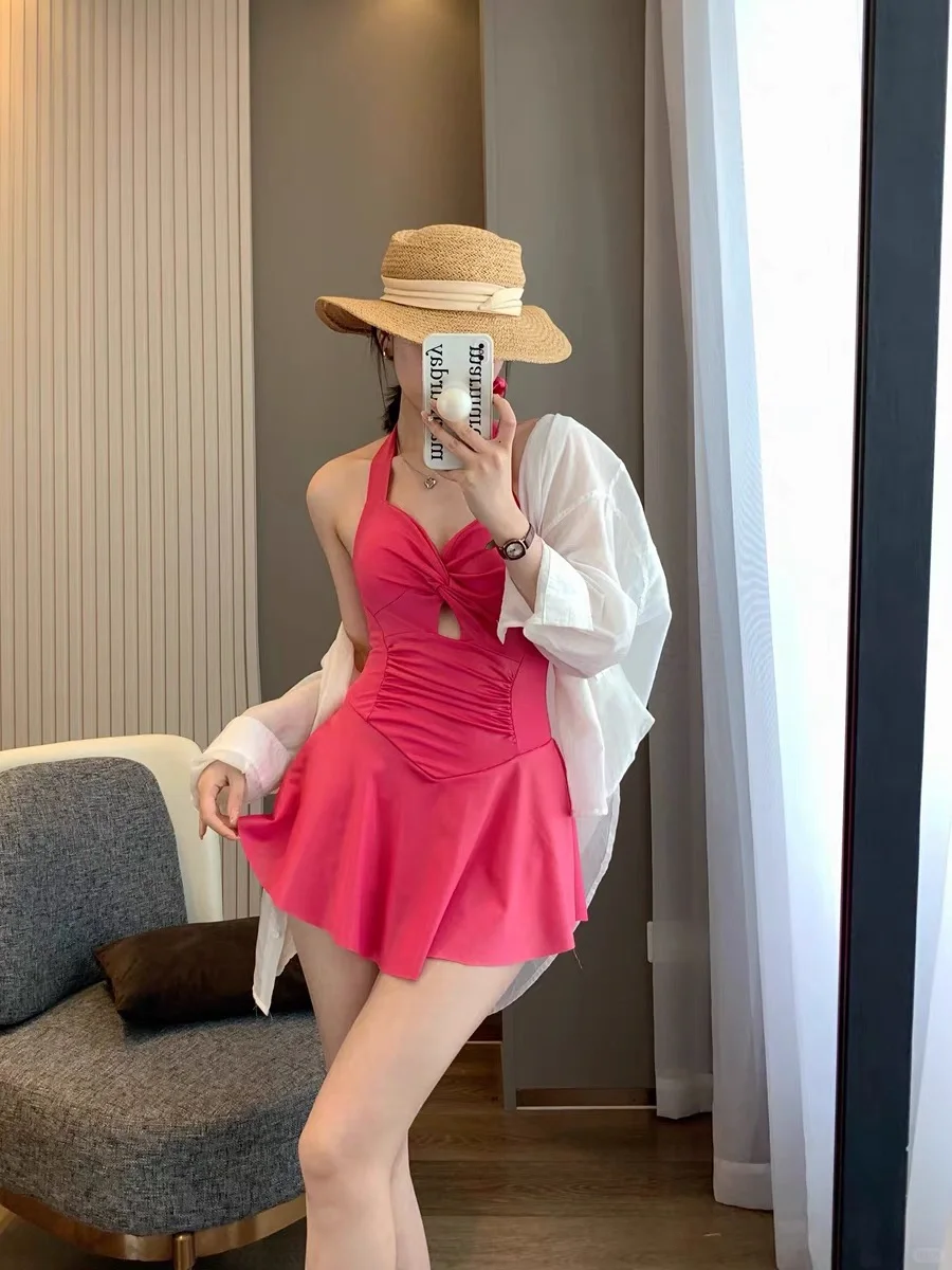 遮肉显瘦才是女神，显瘦少女泳衣她来了！