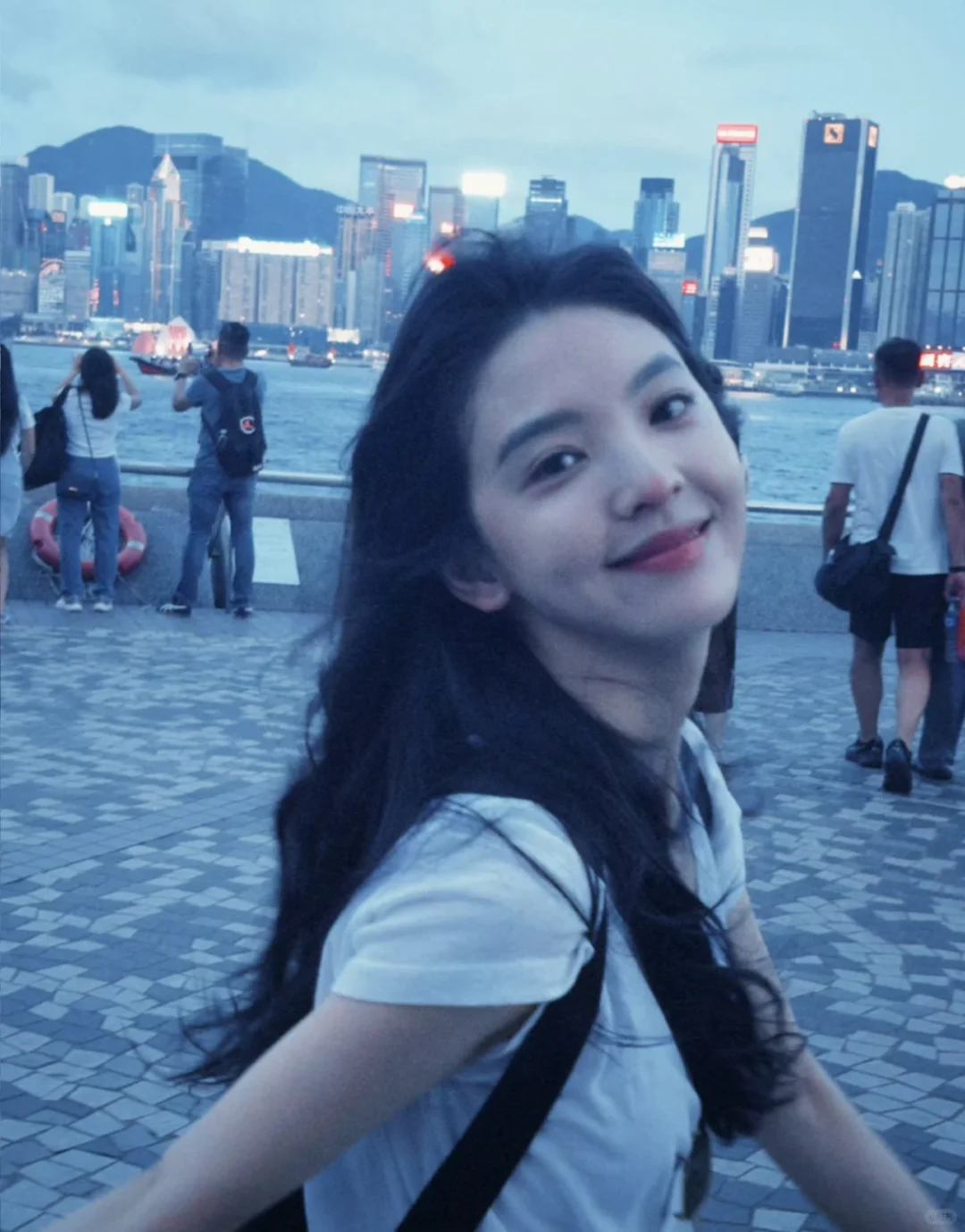 不愧是青春疼痛文学女主脸！！！