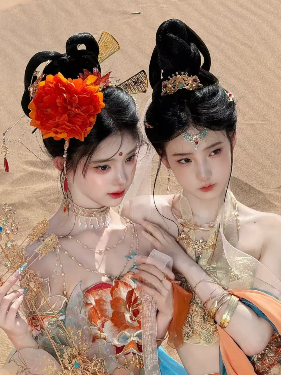 这壁画感的双生女娃太绝了！