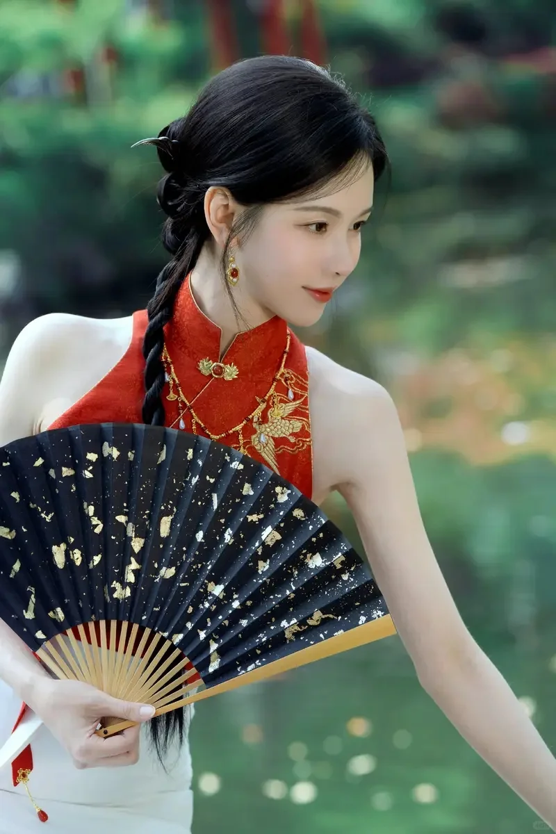 32岁陈都灵气质太江南了，新中式美成一幅画