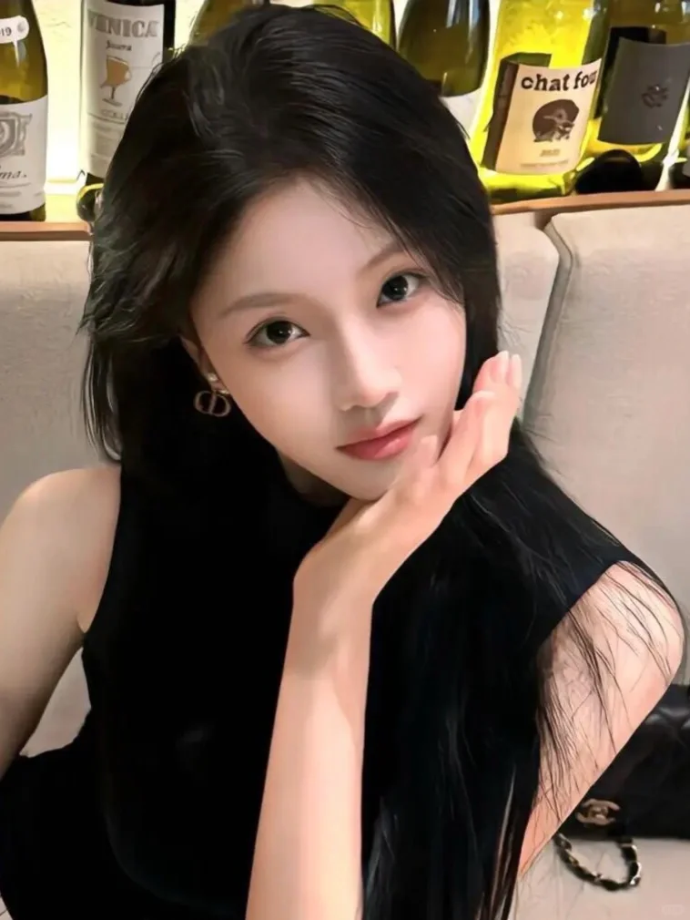 清纯女大模特一枚寻摄影师