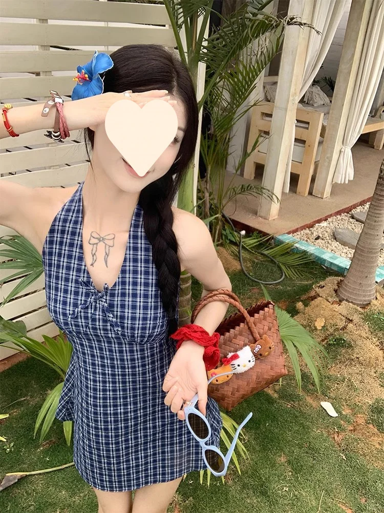 夏日必备！格纹挂脖裙