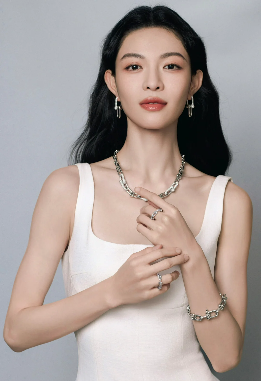 谁懂 钟楚曦美得直白爽朗又干脆