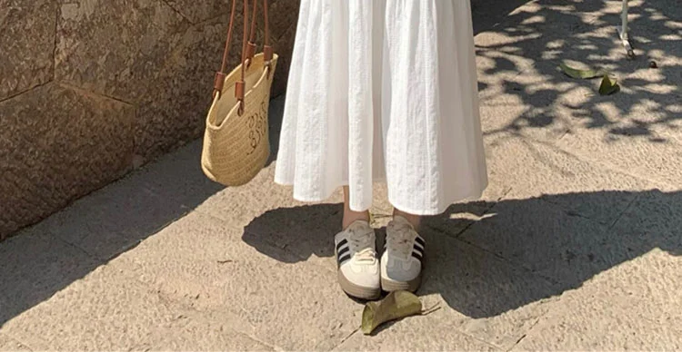 白色初恋感吊带连衣裙女夏季大码遮手臂明媚