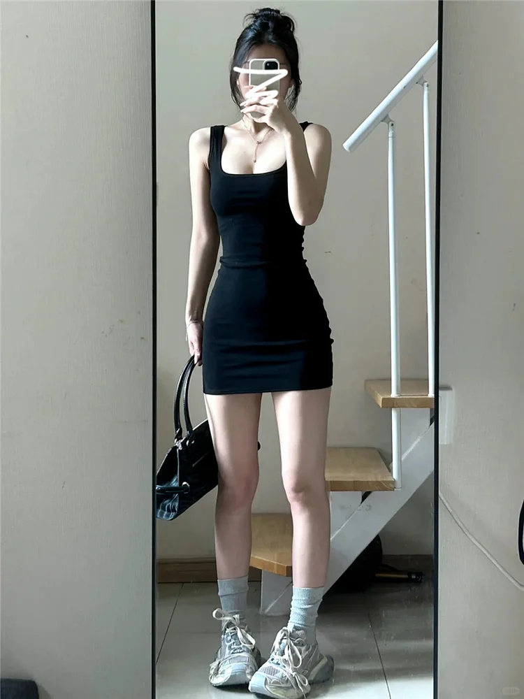 黑色无袖吊带裙👗辣妹必备
