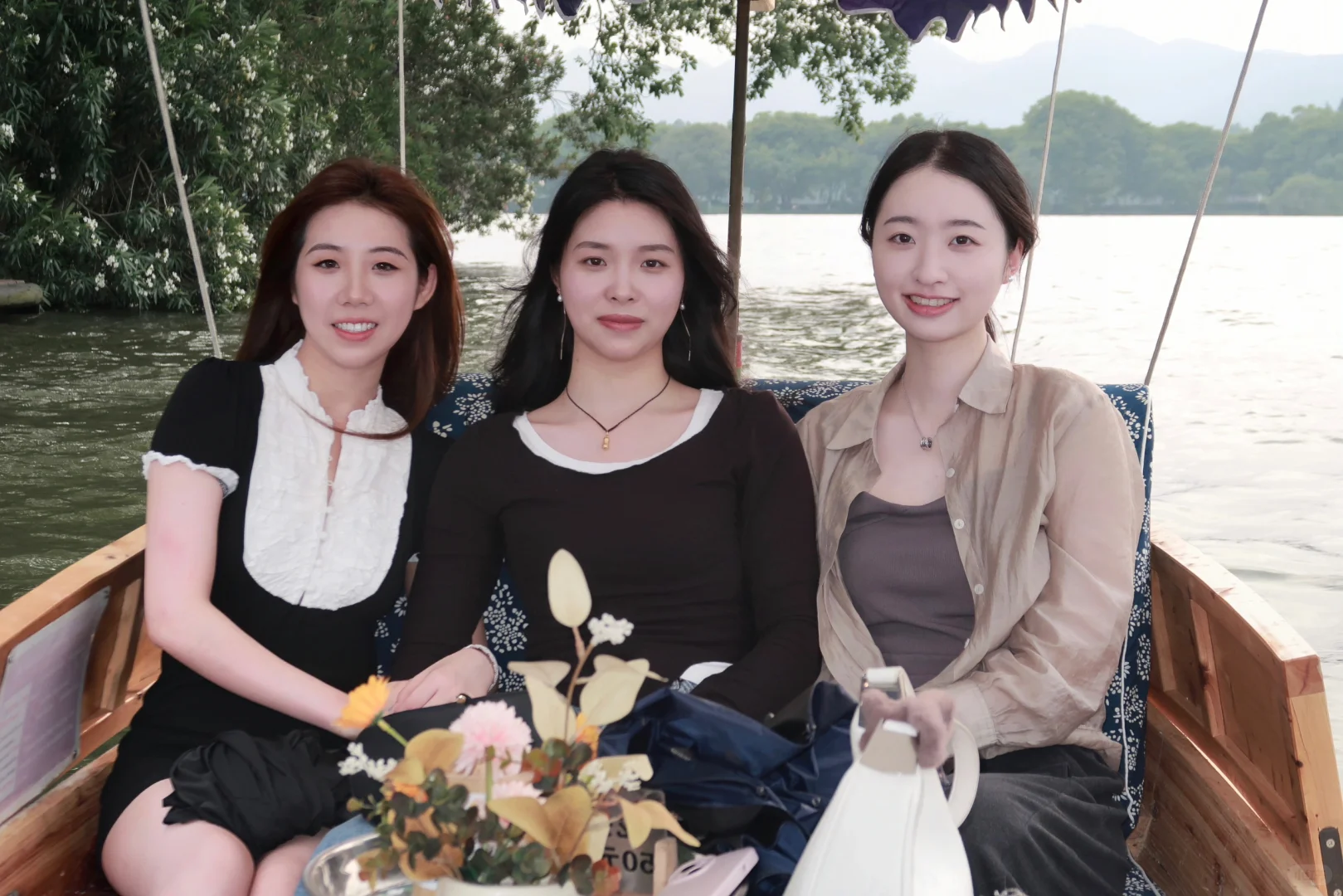 上班那女的 下班少烦美女