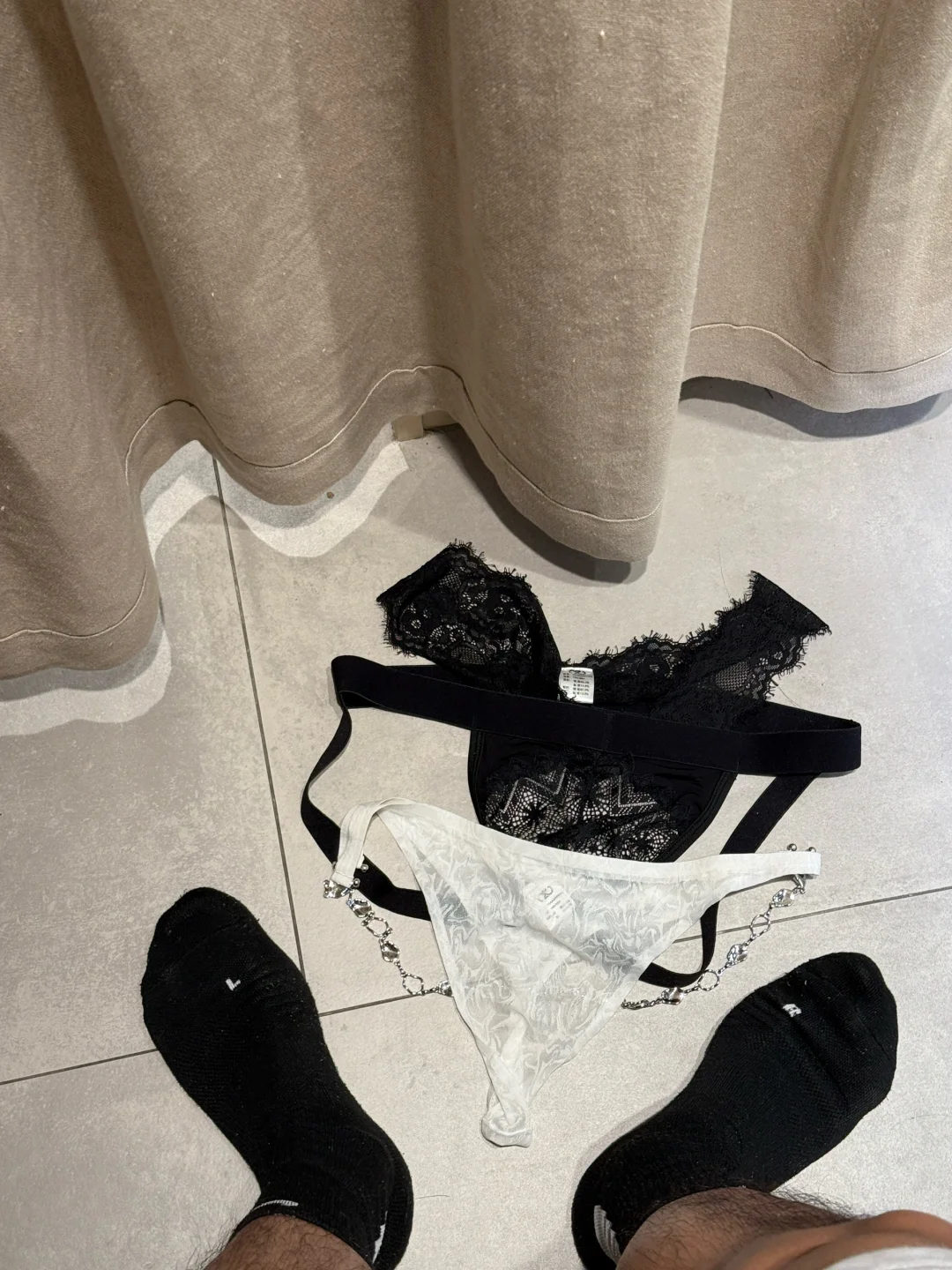 今天穿点辣的🥵～来点蕾丝和链条～