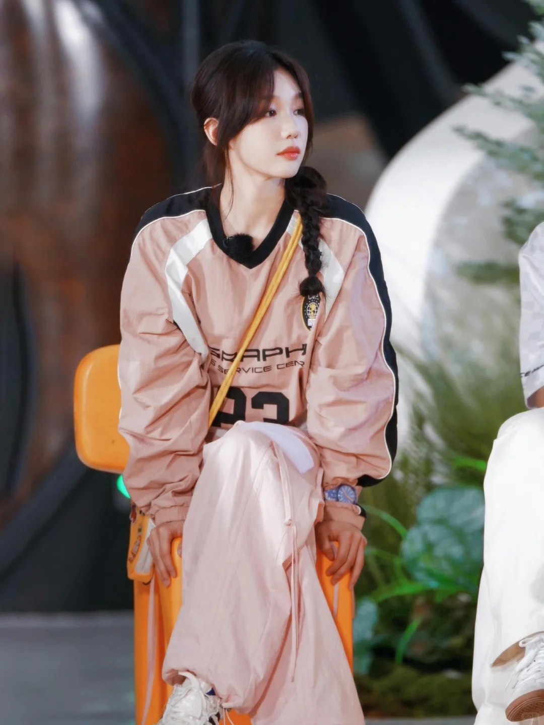 徐梦洁秋季穿搭灵感 | 粉色运动氧气少女