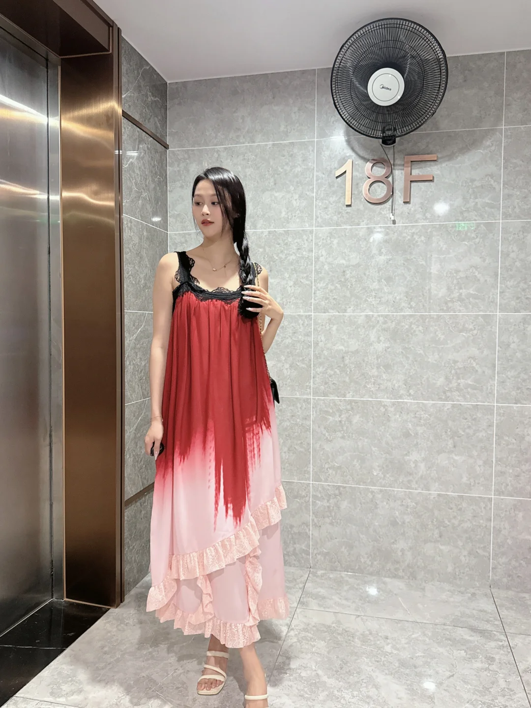 发现一条超级美的连衣裙