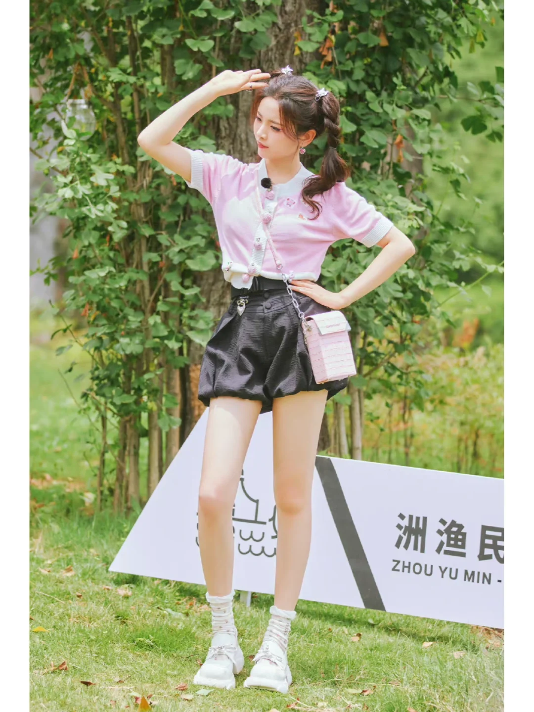 又细又白又长又匀称的腿是谁的腿？