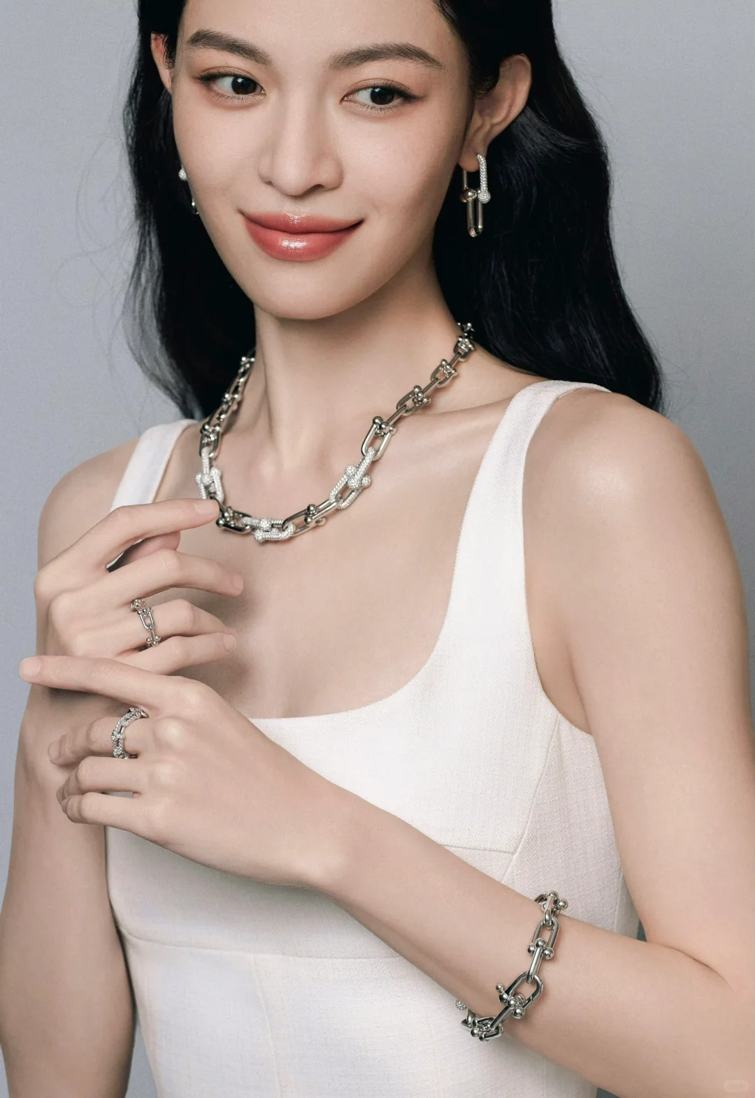谁懂 钟楚曦美得直白爽朗又干脆