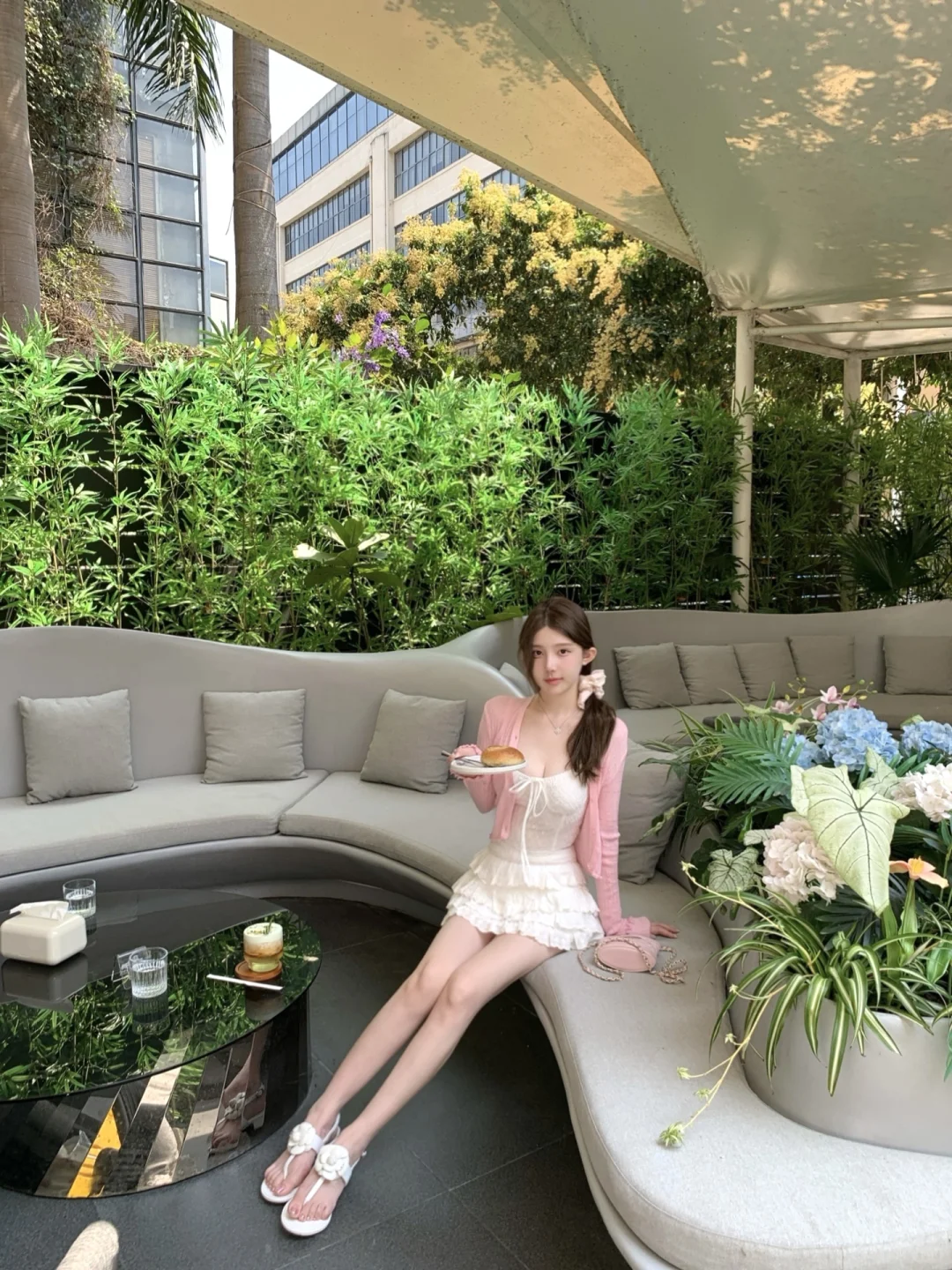 当清纯女大开始尝试小白花穿搭