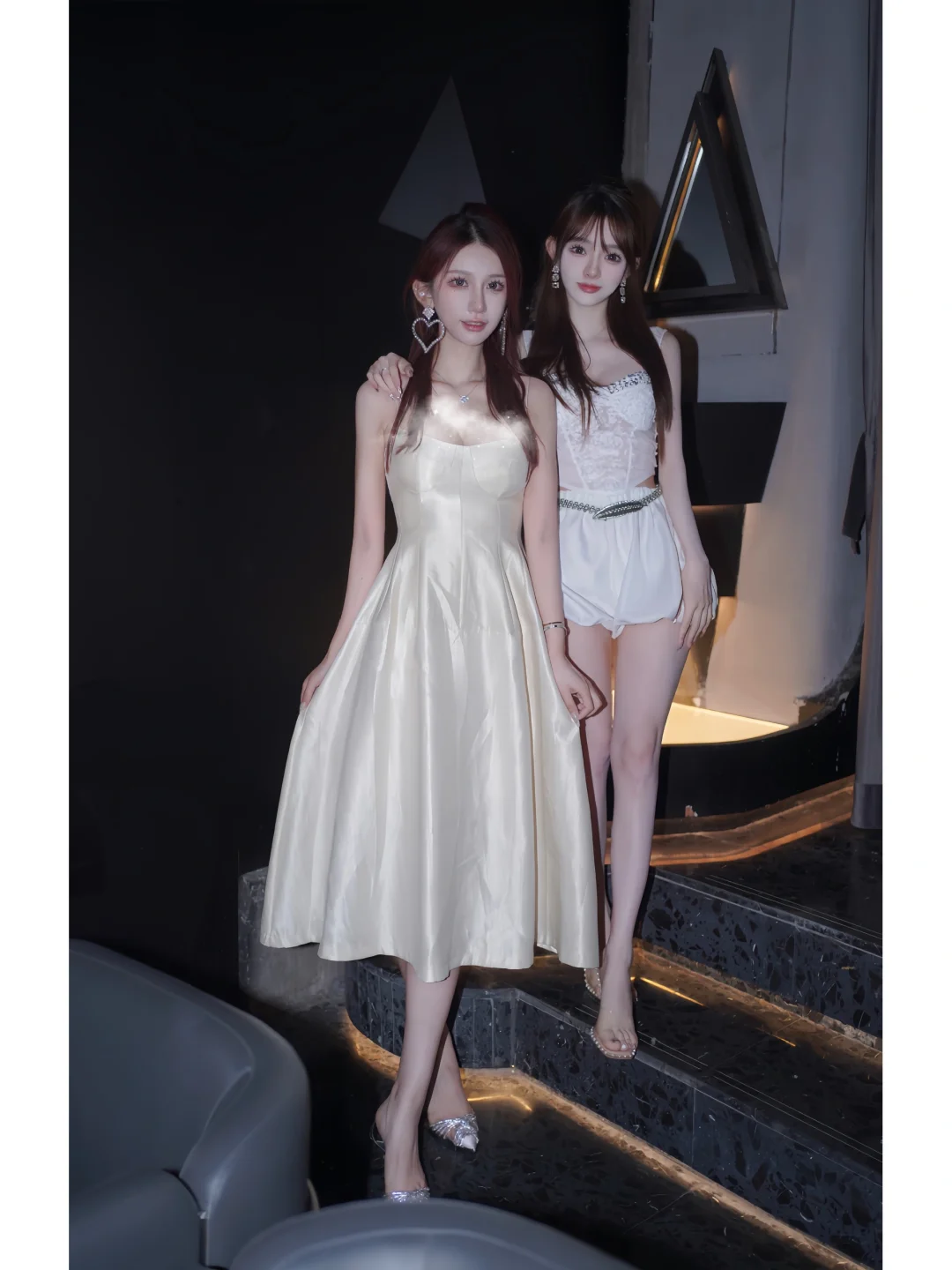 美女聚会总是开心的✌️