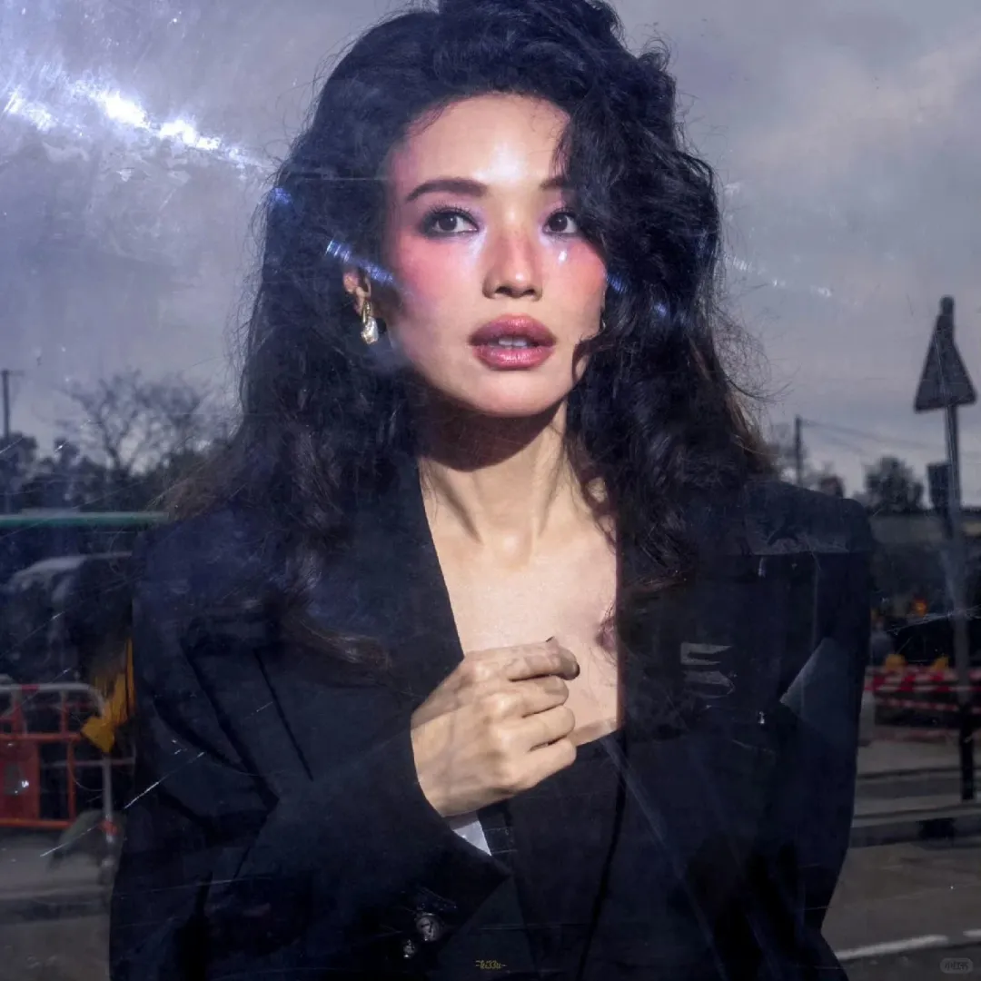有谁能抵抗住舒淇的大波浪啊