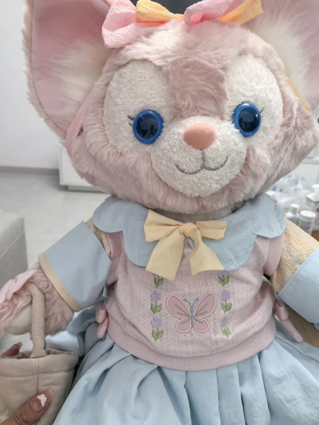 左滑，美女登场