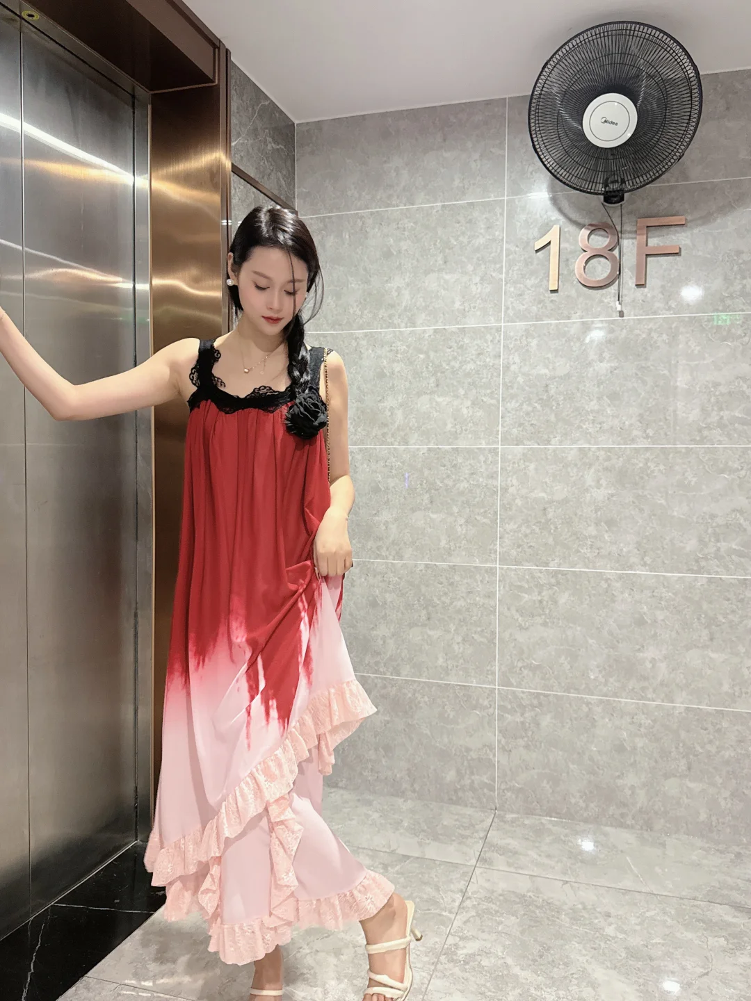 发现一条超级美的连衣裙