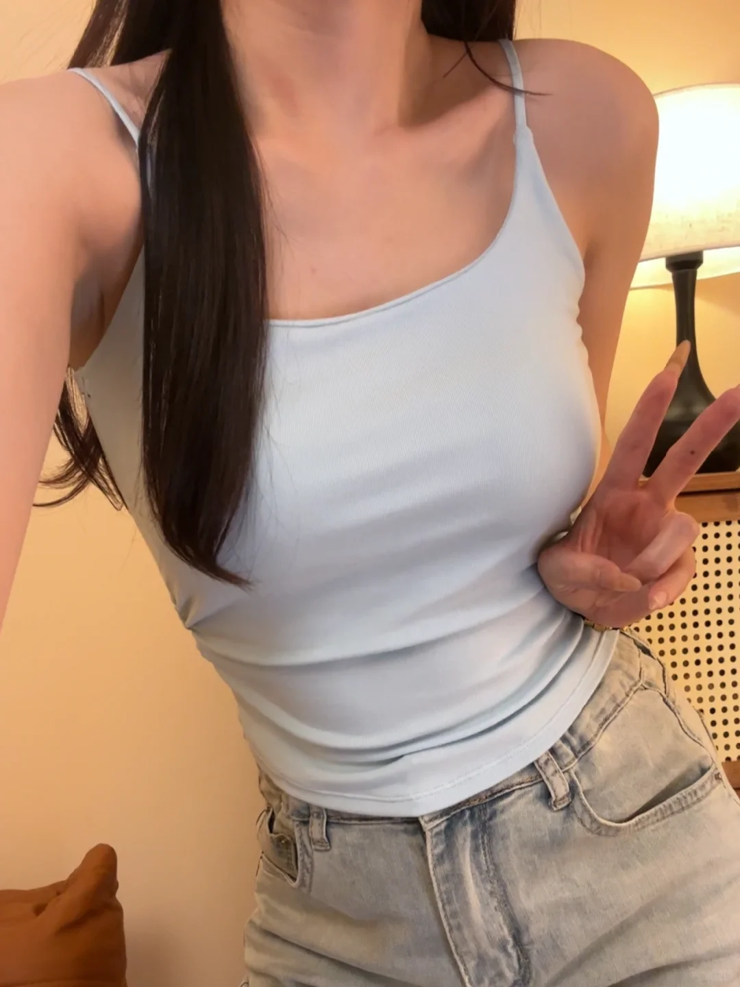 天蓝色吊带真的不要太纯了！！！