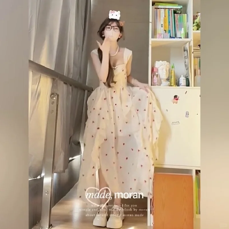 纯欲甜辣风漂亮独特碎花吊带连衣裙女夏季海